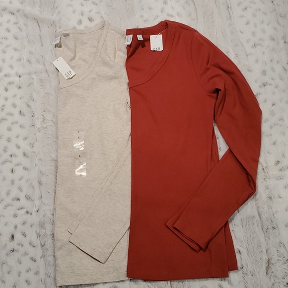 GAP Tops - GAP 2 Ribbed Tees